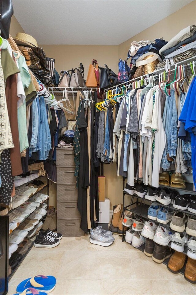 11913 Butler Woods Cir, Riverview, FL 33579 - view of walk in closet