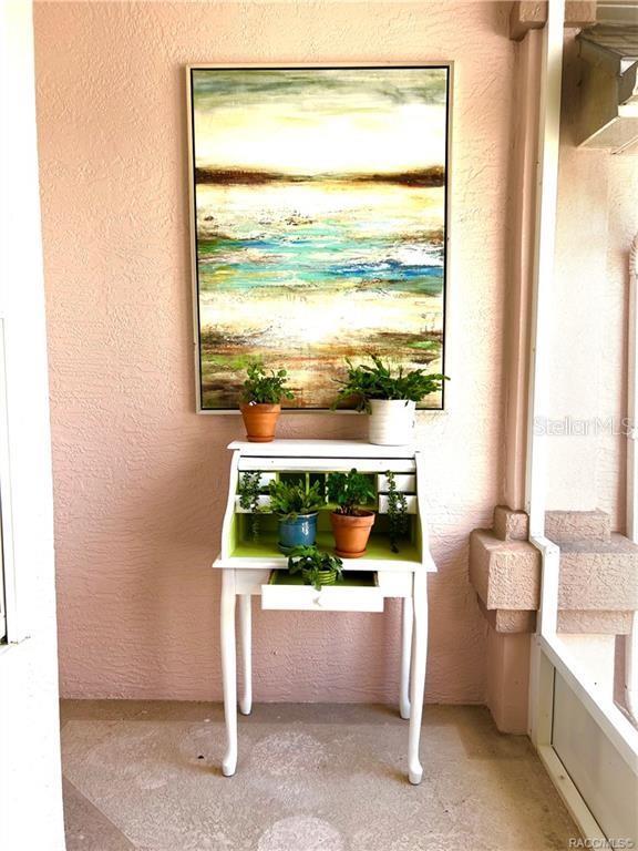 6847 E Queensbury Ln, Inverness, FL 34452 - detailed view of a textured wall
