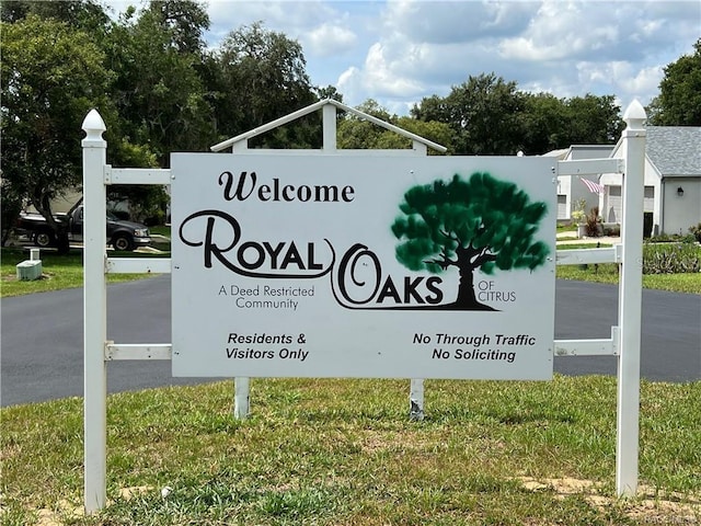 6847 E Queensbury Ln, Inverness, FL 34452 - community / neighborhood sign featuring a yard
