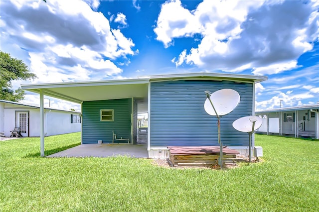 35014 Carl Ave, Zephyrhills, FL 33541 - rear view of property with a yard