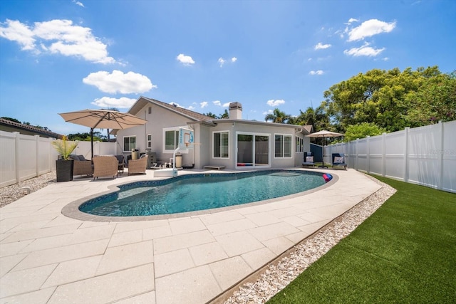 11763 Saree Ct, Largo, FL 33778 - view of swimming pool with a patio, a fenced backyard, and outdoor lounge area