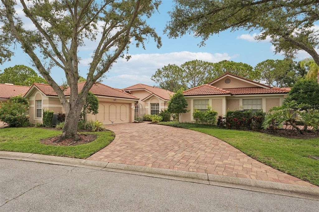 3854 Lyndhurst Ct, Sarasota, FL 34235 - photo 1