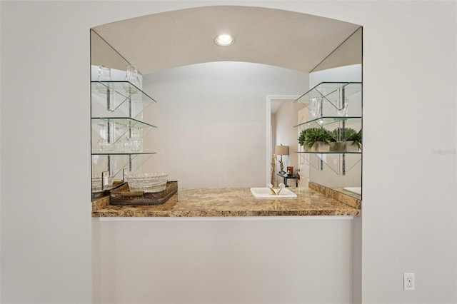 3854 Lyndhurst Ct, Sarasota, FL 34235 - indoor wet bar with arched walkways