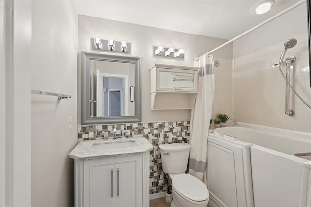 3854 Lyndhurst Ct, Sarasota, FL 34235 - full bath featuring vanity, shower / bath combo, and tile walls