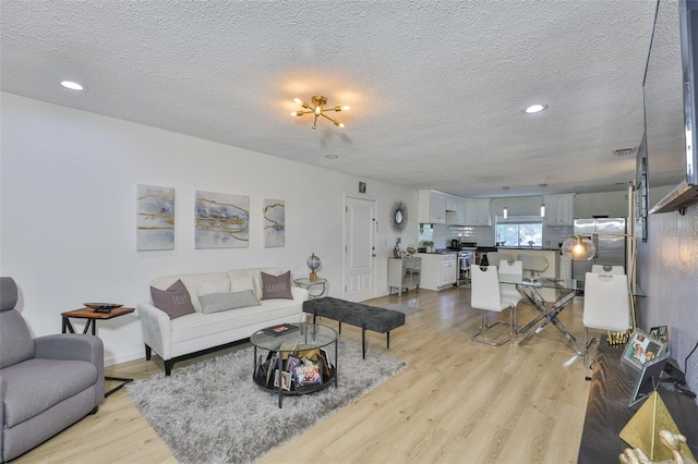 3836 N Lake Dr Unit 121, Tampa, FL 33614 - photo 2