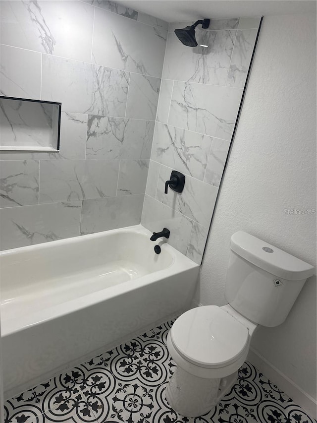368 6th St NW, Largo, FL 33770 - full bath featuring toilet and  shower combination