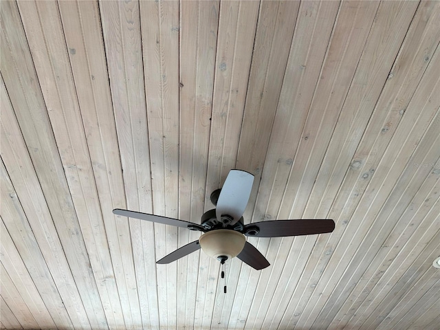 459 Haven Point Dr, Treasure Island, FL 33706 - detailed view of ceiling fan