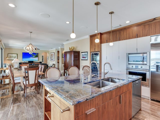 8 Sunset Bay Dr, Belleair, FL 33756 - kitchen featuring built in appliances, a center island with sink, crown molding, a chandelier, and modern cabinets