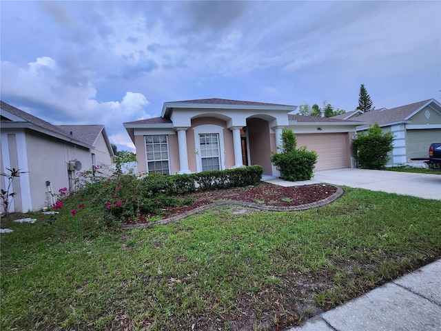 10539 Egret Haven Ln, Riverview, FL 33578 - single story home featuring an attached garage, driveway, stucco siding, and a front yard