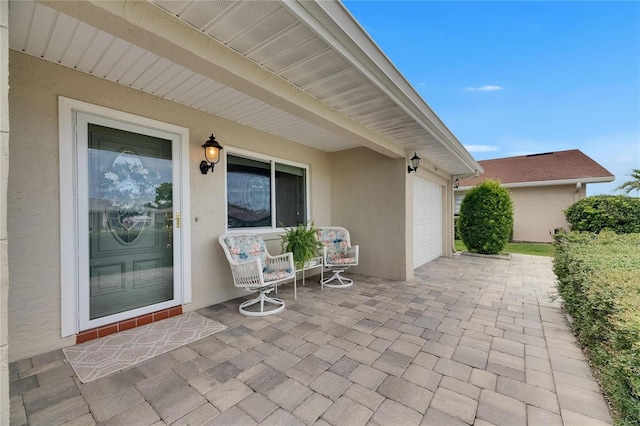 1502 Fort Duquesna Dr, Sun City Center, FL 33573 - porch featuring a garage