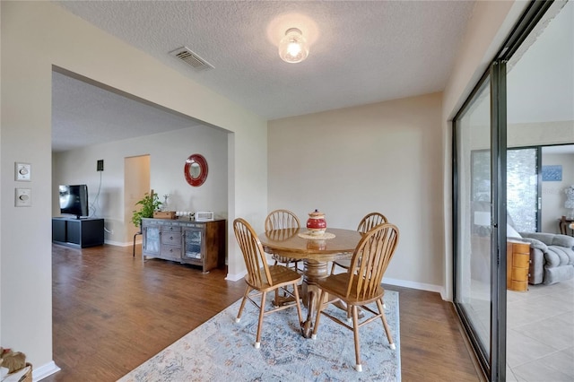 1502 Fort Duquesna Dr, Sun City Center, FL 33573 - dining space featuring wood finished floors and a textured ceiling