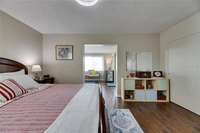 1502 Fort Duquesna Dr, Sun City Center, FL 33573 - bedroom featuring wood finished floors and a textured ceiling