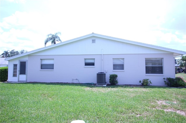 402 Dorchester Pl Unit 44, Sun City Center, FL 33573 - view of side of property with a yard and concrete block siding