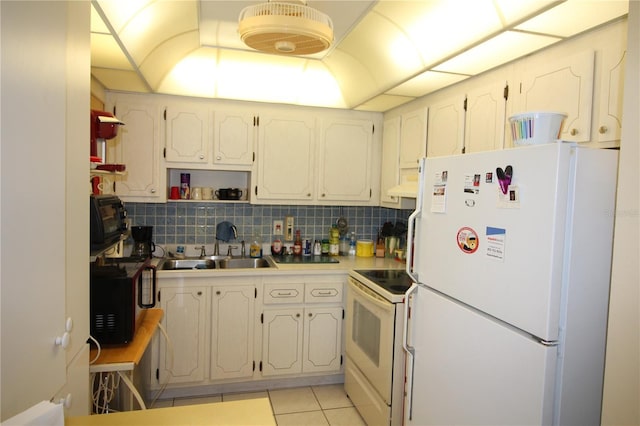 402 Dorchester Pl Unit 44, Sun City Center, FL 33573 - kitchen featuring white appliances, under cabinet range hood, light tile patterned floors, and backsplash