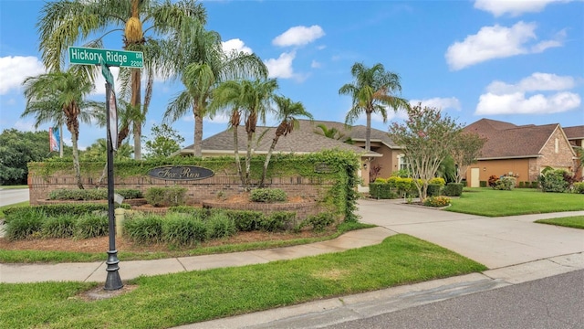 2202 Hickory Ridge Dr, Valrico, FL 33596 - view of front facade featuring a front yard and stucco siding