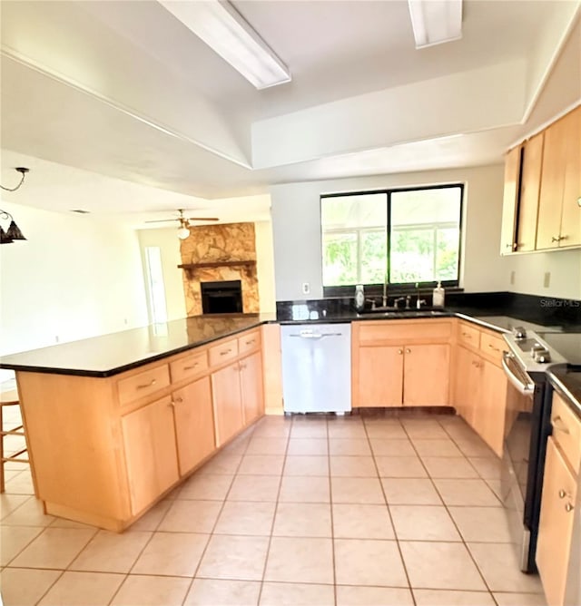 4306 Woodside Manor Dr, Tampa, FL 33624 - photo 5