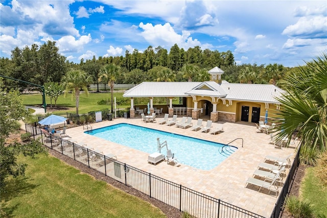 19309 Prairie Tree Pl, Tampa, FL 33647 - community pool with french doors and a patio area