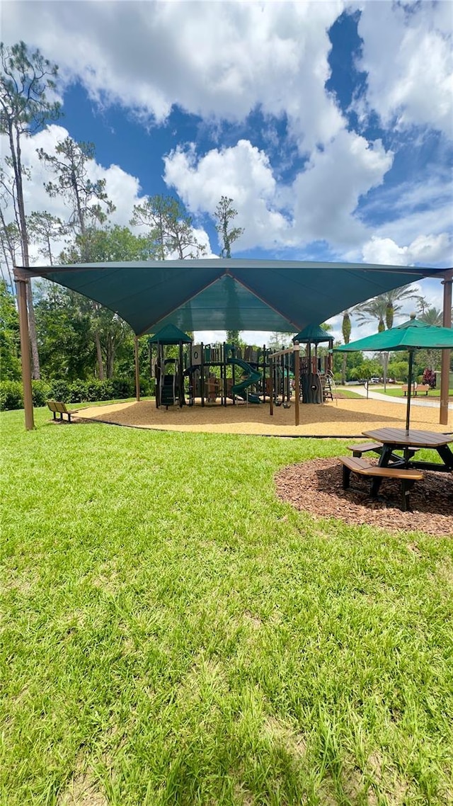 27312 Edenfield Dr, Wesley Chapel, FL 33544 - view of property's community with a lawn