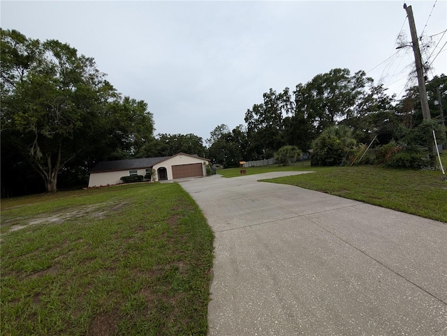 11308 Echo View Dr, Odessa, FL 33556 - ranch-style home featuring driveway, a front yard, and a detached garage