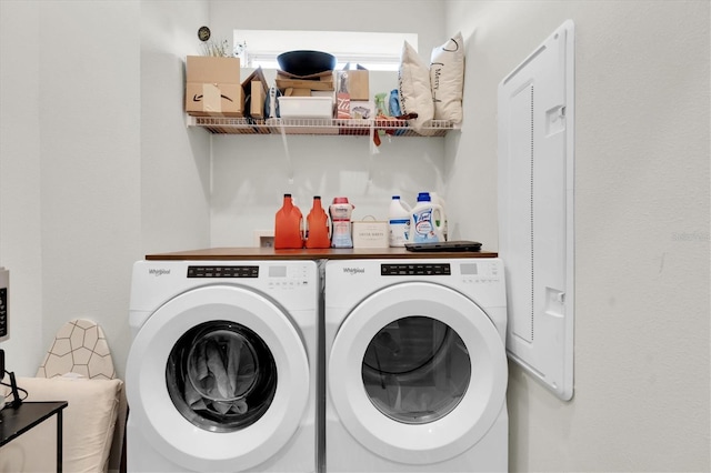 6352 Mooring Line Cir, Apollo Beach, FL 33572 - laundry area featuring washer and clothes dryer