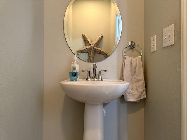 2349 Willimette Dr, Wesley Chapel, FL 33543 - bathroom featuring a sink