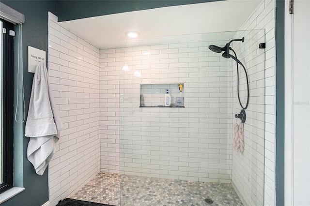 2701 Herndon St, Valrico, FL 33596 - bathroom featuring tiled shower and recessed lighting