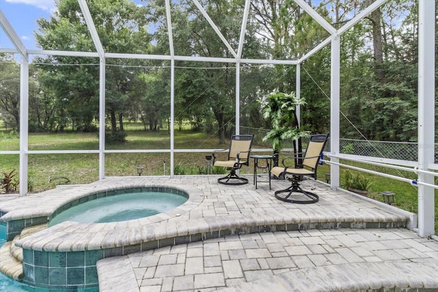 2900 W Lantana Dr, Beverly Hills, FL 34465 - unfurnished sunroom featuring a hot tub and view of wooded area