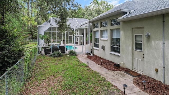 2900 W Lantana Dr, Beverly Hills, FL 34465 - fenced backyard featuring an outdoor pool and glass enclosure