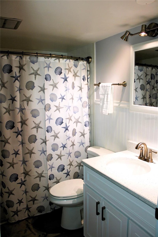 12760 Indian Rocks Rd Unit 909, Largo, FL 33774 - full bathroom featuring vanity, a wainscoted wall, and a shower with shower curtain