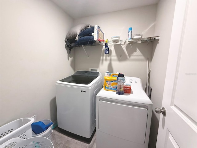 10221 Carloway Hills Dr, Wimauma, FL 33598 - washroom with washer and clothes dryer