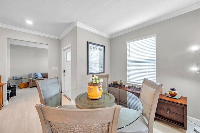 31530 Magna Gulf Loop, San Antonio, FL 33576 - dining area with crown molding
