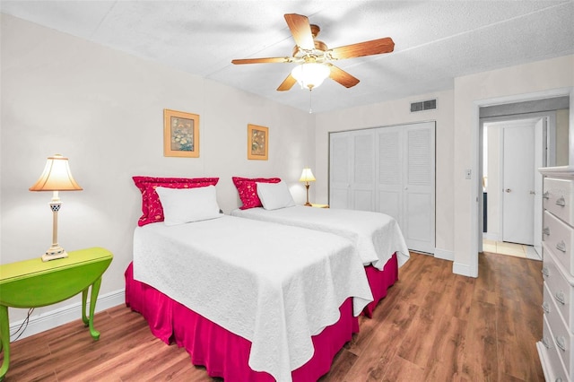 920 Virginia St Unit 204, Dunedin, FL 34698 - bedroom featuring a closet, wood finished floors, and ceiling fan