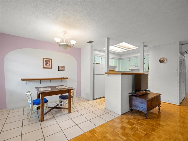 2357 Walton Cir Unit M6, Palm Harbor, FL 34683 - dining space with arched walkways and a textured ceiling