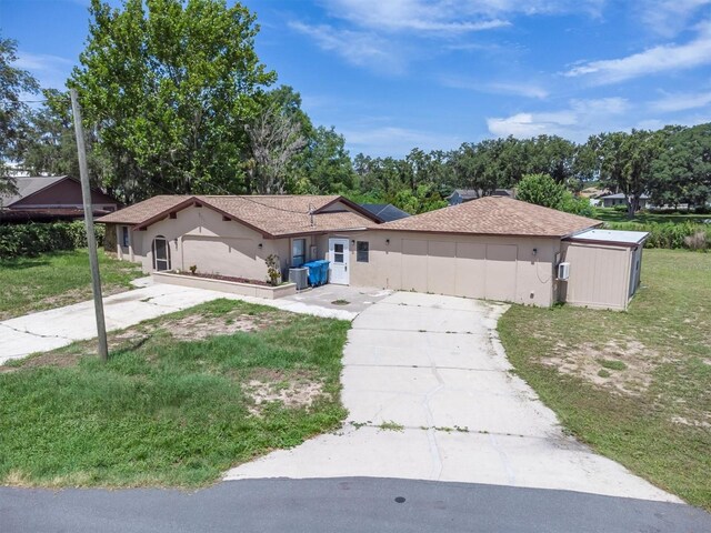 271 Eastpoint Ct, Spring Hill, FL 34606 - single story home featuring a front yard and driveway
