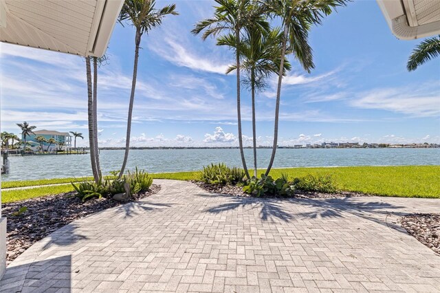 11055 7th St E, Treasure Island, FL 33706 - photo 2