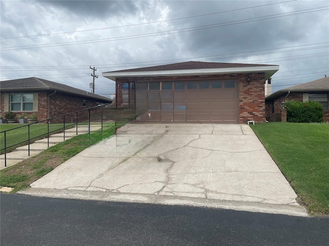 661 Lake Carolyn Cir, Lakeland, FL 33813 - ranch-style home featuring brick siding and a detached garage