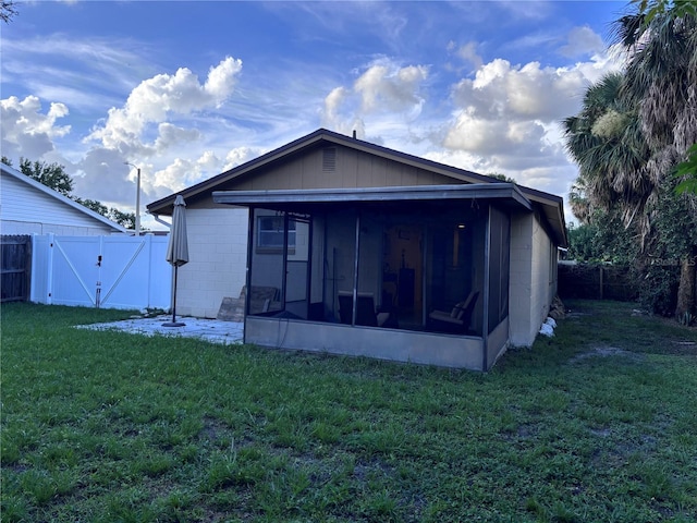 10102 Missy Ct, Tampa, FL 33615 - photo 17