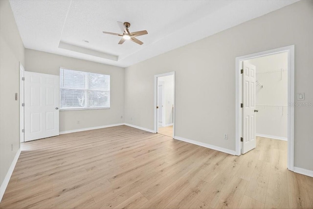 1760 Mountclair Ct, Mount Dora, FL 32757 - spare room featuring a ceiling fan, light wood-type flooring, and a tray ceiling