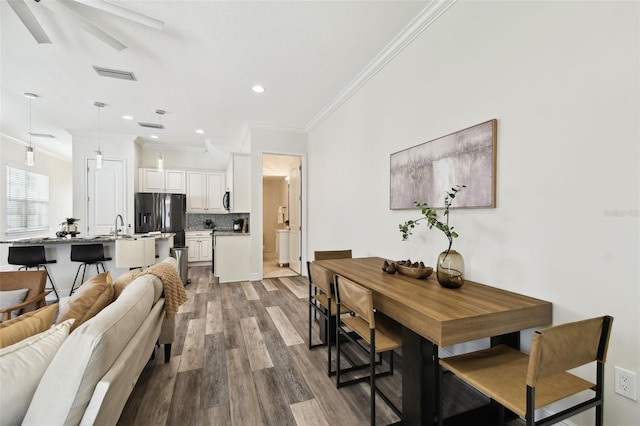 2405 W N B St Unit 1, Tampa, FL 33609 - dining room featuring ornamental molding, wood finished floors, recessed lighting, and ceiling fan