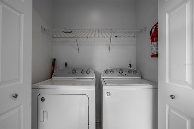 200 Gretchen Ct, Oldsmar, FL 34677 - laundry area with washer and clothes dryer