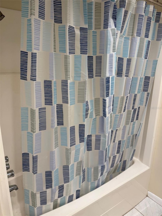 2525 W Bay Dr Unit A33, Largo, FL 33770 - full bath featuring shower / bath combo and baseboards
