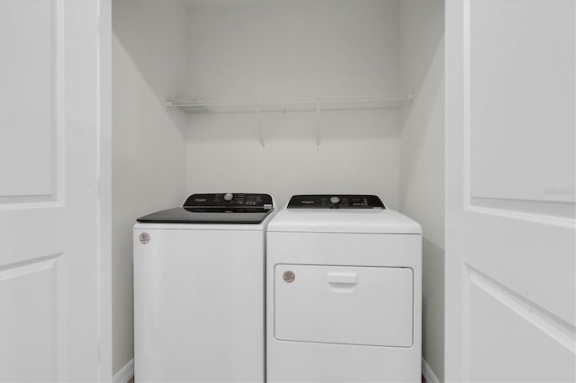 33036 Frosted Clover Way, Wesley Chapel, FL 33545 - laundry room with independent washer and dryer