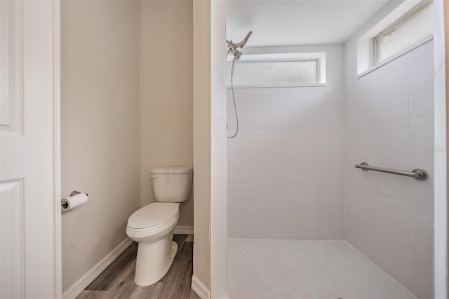 2208 Cattleman Dr, Brandon, FL 33511 - full bath featuring tiled shower and wood finished floors