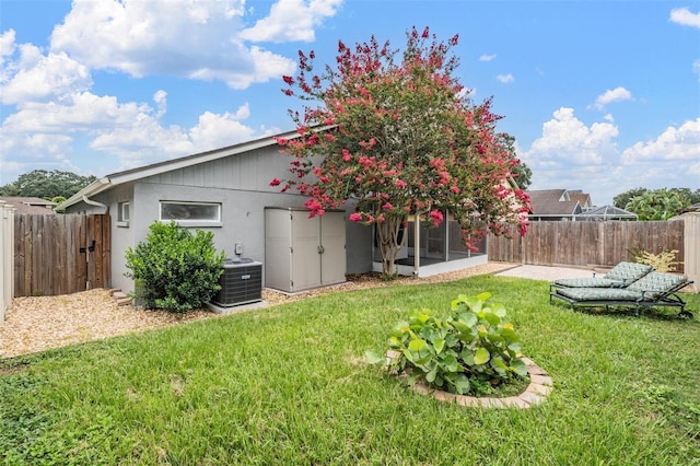 2208 Cattleman Dr, Brandon, FL 33511 - rear view of house featuring a sunroom, a fenced backyard, and stucco siding