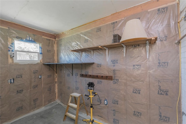 33 Cypress Dr, Palm Harbor, FL 34684 - view of below grade area