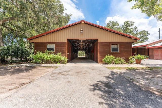 2702 Rogers Ranch Rd, Lithia, FL 33547 - rustic home with an outdoor structure