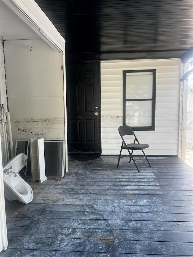 13707 Plymouth St, Madeira Beach, FL 33708