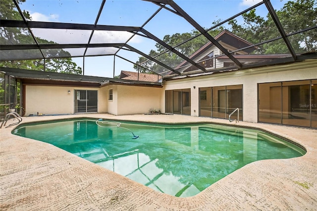 524 Garrard Dr, Temple Terrace, FL 33617 - swimming pool with a patio and a lanai
