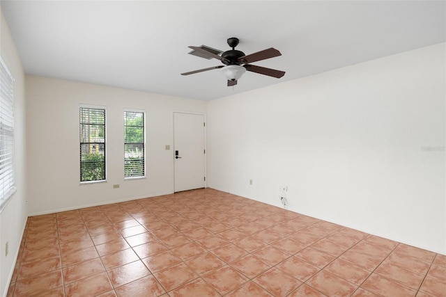 5217 29th Ave S, Gulfport, FL 33707 - empty room featuring a ceiling fan