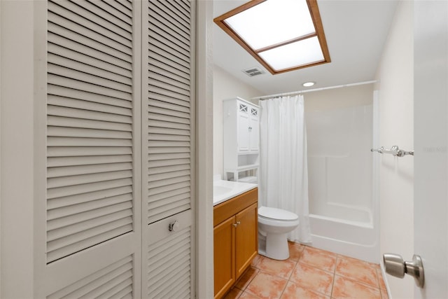 5217 29th Ave S, Gulfport, FL 33707 - full bathroom featuring a closet, tile patterned flooring, shower / tub combo, vanity, and recessed lighting